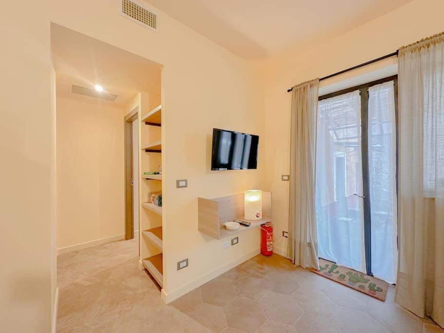 Free Parking Suite Con Wifi - Netflix - Ac Diano San Pietro Exterior foto